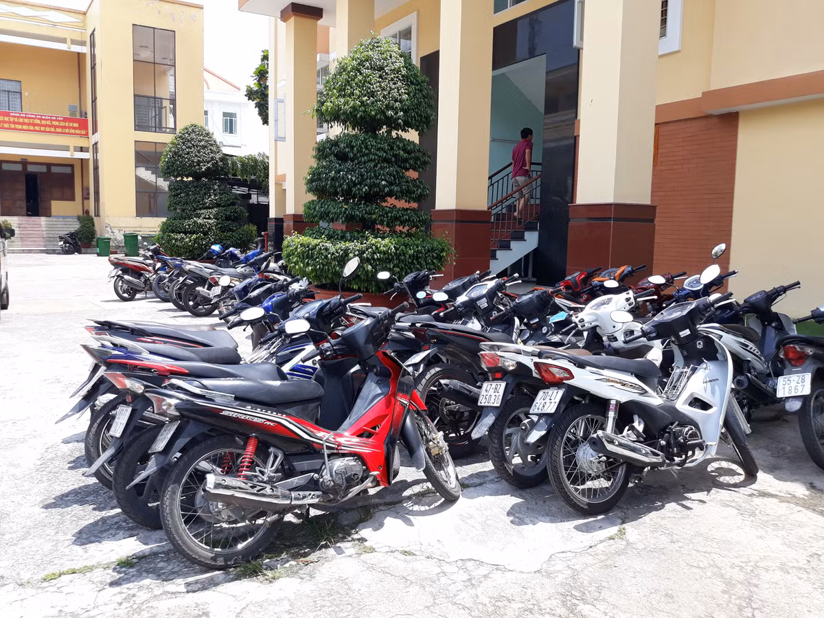 Thủ đoạn tinh vi và tham lam của băng trộm 9 xe máy trong đêm ở Sài Gòn - Hình 3 Thu doan tinh vi va tham lam cua bang trom 9 xe may trong dem o Sai Gon-Hinh-3