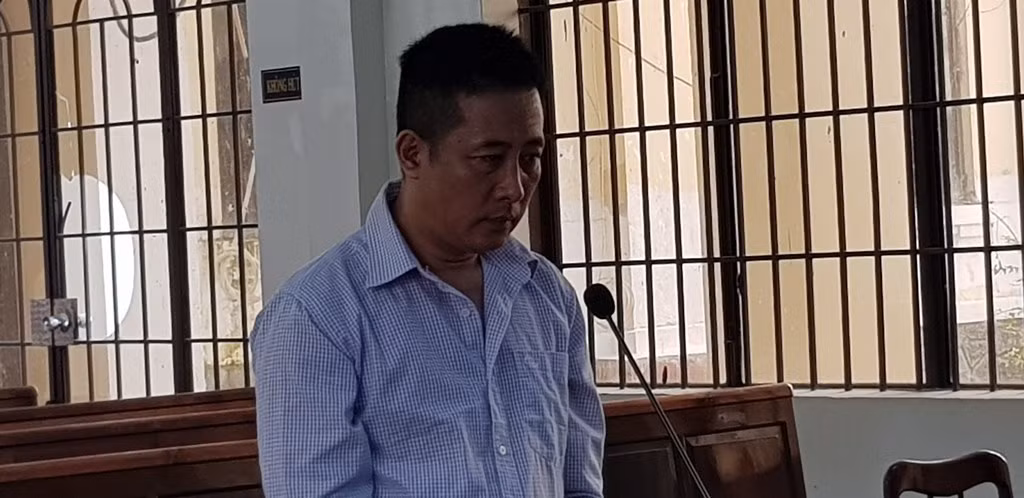 Bắn vào đầu người yêu của con gái tình nhân, cựu trung uý CSGT lãnh 18 năm tù Ban vao dau nguoi yeu cua con gai tinh nhan, cuu trung uy CSGT lanh 18 nam tu