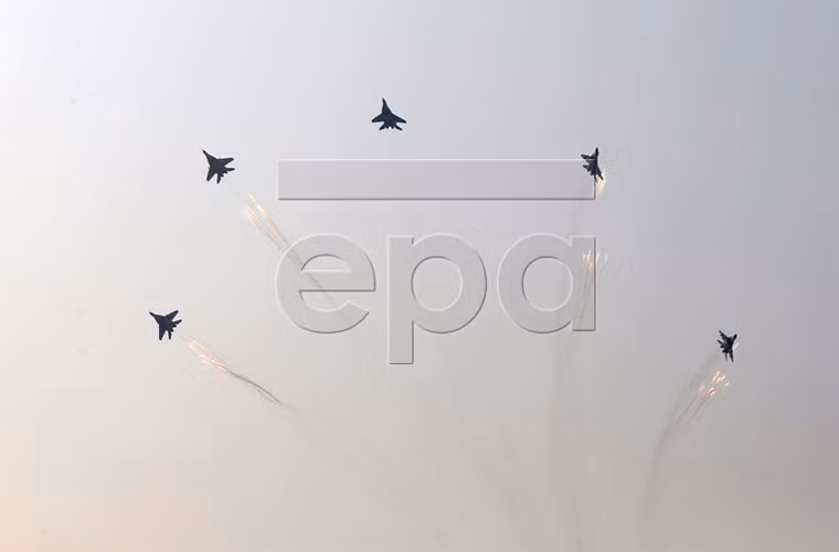 Phi đội tiêm kích MiG-29S hiện đại nhất Myanmar trên bầu trời Naypyitaw. Nguồn ảnh: EPA