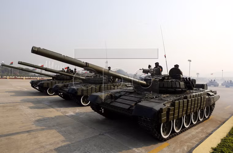 Xe tăng chủ lực T-72S hiện đại nhất Lục quân Myanmar. Nguồn ảnh: EPA