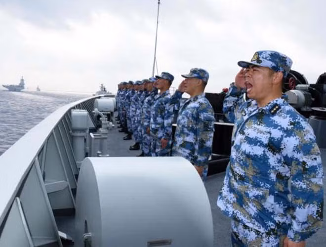 “Trung Quốc đang gây áp lực quân sự và ép buộc các nước láng giềng ở Biển Đông, thậm chí còn đánh chìm tàu cá Việt Nam. Mỹ phản đối mạnh mẽ hành động bắt nạt này của Trung Quốc và chúng tôi hy vọng các quốc gia khác cũng sẽ buộc họ phải chịu trách nhiệm”, ông Pompeo viết trong thông báo chung với Hiệp hội các quốc gia Đông Nam Á.