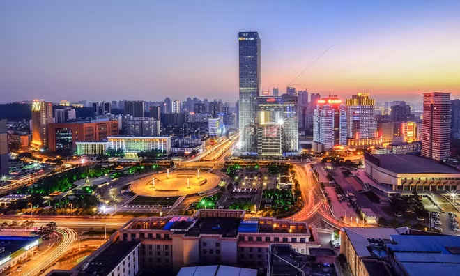 Vũ Hán còn được gọi là Giang Thành. Ngoài ra, nó còn được gọi bằng cái tên khác là Hỏa Lò. Tên gọi Giang Thành của Vũ Hán xuất phát từ việc thành phố này có nhiều con sông chảy qua.