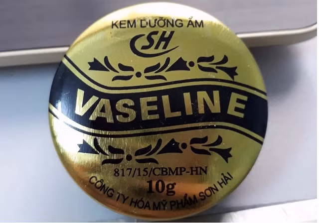 Lý do kem dưỡng ẩm Vaseline SH bị thu hồi khẩn Ly do kem duong am Vaseline SH bi thu hoi khan