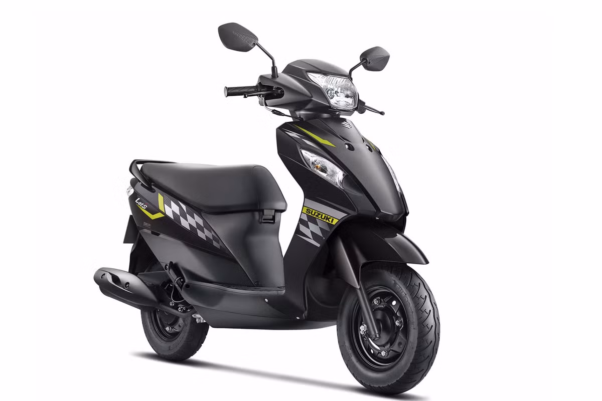 Về mặt thiết kế, xe có thiết kế thể thao khi sở hữu những đường nét mềm mại và khá đơn điệu. Phần đầu với cụm đèn pha lớn, cặp đèn báo rẽ nằm đối xứng bên hai yếm trước, mặt nạ trước lớn dạng phẳng thiết kế khá thô.