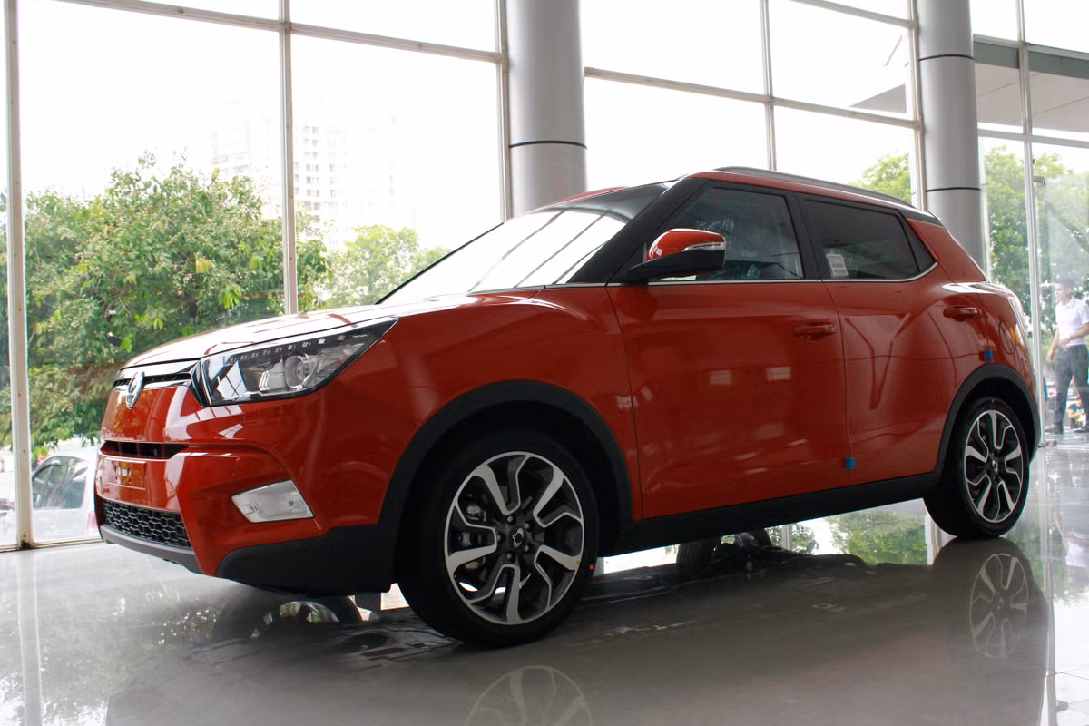 Mới đây, trao đổi với PV báo điện tử Kiến Thức, đại diện của Auto K nhà phân phối xe ôtô SsangYong tại Việt Nam thông qua đơn vị nhập khẩu nước ngoài BN Network Co., Ltd cho biết, "hiện chúng tôi đang thực hiện chương trình khuyến mãi giảm giá bán lớn đối với chiếc xe ôtô SsangYong Tivoli lên tới 75 triệu đồng tại thị trường Hà Nội".