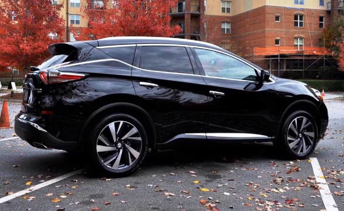 Ở đời 2018 mới nhất, Nissan Murano gây chú ý khi được trang bị thêm một loạt các tính năng mới bao gồm hệ thống phanh khẩn cấp tự động và hệ thống cảnh báo va chạm phía trước thông minh.
