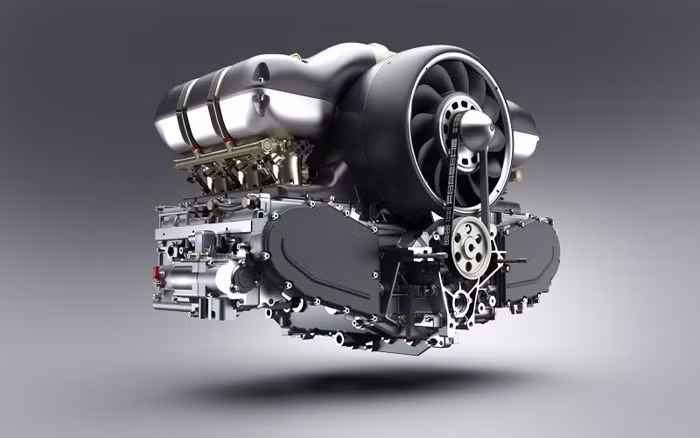 Điều đáng ngạc nhiên là bản độ của chiếc Porsche 911 này động cơ không sử dụng tăng áp mà chỉ sử dụng hệ thống hút khí tự nhiên giống như nguyên bản, nhưng lại đạt công suất lên đến 500 mã lực.