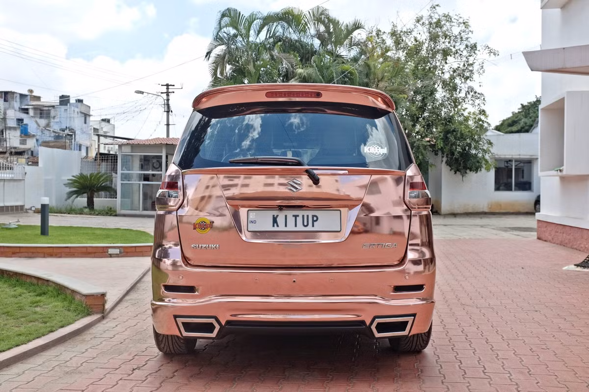 Mẫu xe MPV Maruti Ertiga vẫn được trang bị động cơ nguyên bản là động cơ DDIS 1,3 lít sản sinh ra 90 PS ở 4.000 vòng/phút và mô men xoắn 200 Nm ở 1.750 vòng/phút kết hợp với hộp số tay 5 cấp. Nguồn: indianautosblog.com