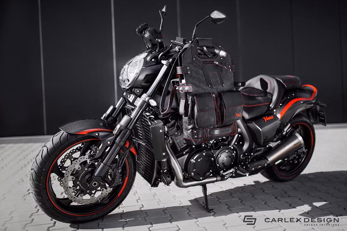 Trước đó chiếc Yamaha Vmax bản độ carbon của năm 2016 cũng được dân sành chơi mô tô thế giới mê mẩn.