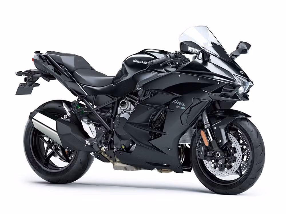 Tại EICMA năm nay, hãng xe máy Kawasaki đã gây chú ý với người hâm mộ môtô phân khối lớn trên toàn Thế giới khi mang đến mẫu siêu môtô Kawasaki Ninja H2 SX với sức mạnh kinh khủng - trên 206 mã lực.