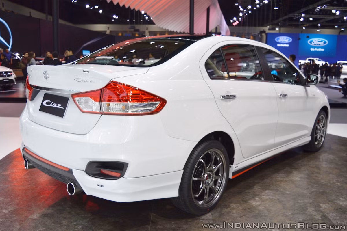 Các trang bị an toàn trên Suzuki Ciaz với các hệ thống mới nhất hiện nay như; phanh chống bó cứng ABS, EBS, BA, camera lùi, 2 túi khí an toàn.