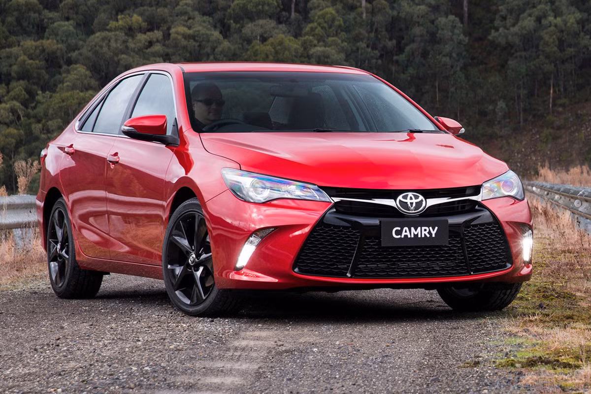 Vị trí thứ 5 thuộc về cái tên Toyota Camry với 2.385 chiếc được bán ra và đứng ở vị trí cuối cùng là Hyundai Accent đến từ thương hiệu xe Hàn Quốc.