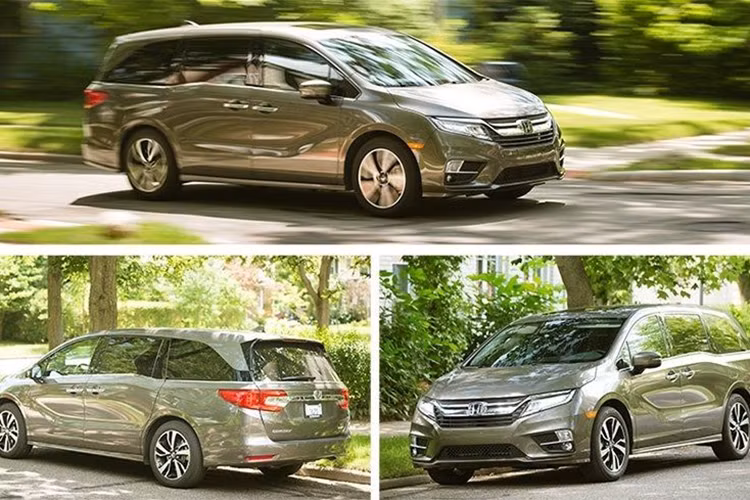 Giá bán của Honda Odyssey 2018 vẫn chưa được công bố trước thời điểm được bán chính thức. Tuy nhiên tại thị trường Việt Nam, phiên bản 2017 đang được Honda phân phối chính hãng với mức giá khoảng 1,99 tỷ đồng - đây cũng là một trong số những mẫu xe ăn khách của hãng xe này tại thị trường ôtô Việt.