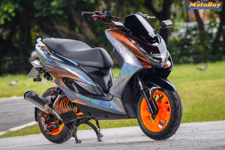 Tại nhiều nước trên Thế giới, Yamaha có dòng xe tay ga thể thao kích cỡ lớn ở phân khúc 125/150 cc là N-Max hay NM-X. Tuy nhiên ở thị trường Đài Loan, thay thế cho vai trò của N-Max là chiếc xe ga Yamaha SMAX 155 với các trang bị tương đương cùng ngoại hình ấn tượng hơn.