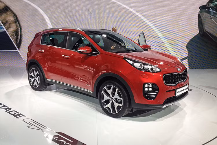 Trong tháng 10, 2 mẫu xe là Kia Sportage 2017 và Kia Carens không được Kia công bố giá vì đã hết hàng.