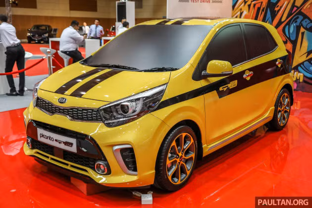Từng xuất hiện vào hồi đầu tháng Tám vừa qua, chiếc Kia Picanto (hay còn gọi là Kia Mornong ở Việt Nam) thế hệ thứ 3 tiếp tục được nhà phân phối Kia Naza trưng bày để giới thiệu tới khách hàng tại Malaysia. 