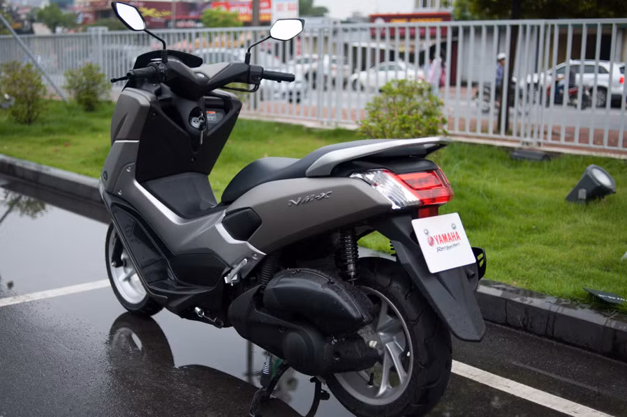 Động cơ của NM-X là loại xi-lanh đơn dung tích 155 phân khối, làm mát bằng dung dịch, phun xăng điện tử, kết hợp hệ thống van biến thiên chủ động VVA. Tỷ số nên 10,5:1. Sức mạnh đến từ động cơ cho công suất 14,89 mã lực tại vòng tua máy 8.000 vòng/phút và mô-men xoắn cực đại 14,4 Nm tại 6.000 vòng/phút. Hộp số vô cấp.