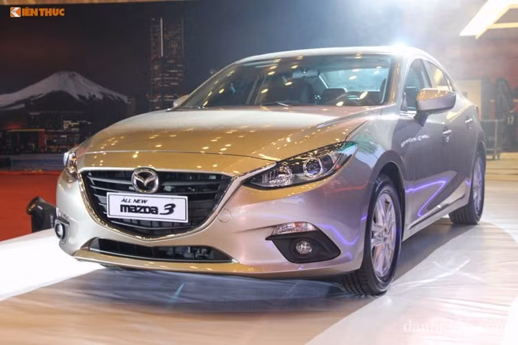 Cụ thể mức giá công bố của Mazda3 2017 1.5L Sedan là 650 triệu đồng (giảm 35 triệu đồng), Mazda3 2017 1.5L Hatchback là 672 triệu đồng (giảm 38 triệu đồng), Mazda3 2017 2.0 Sedan là 760 triệu đồng (giảm 39 triệu đồng) và Mazda3 Sedan AT 1.5L là 650 triệu đồng (giảm 20 triệu đồng).