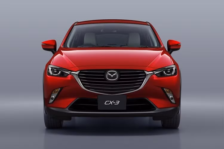 Tại Thái Lan có 5 phiên bản xe Mazda CX-3 (2.0 E, 2.0 C, 2.0 S, 2.0SP, 1.5 XDL) với giá từ 566 triệu đồng. So với các đối thủ khác, Mazda CX-3 2017 được đánh giá cao hơn nhờ khả năng cách âm tiếng gió và tiếng ồn bên ngoài... Tuy nhiên tại thị trường ôtô Việt, phiên bản mới nhất của mẫu xe này vẫn chưa được Thaco công bố chính thức.