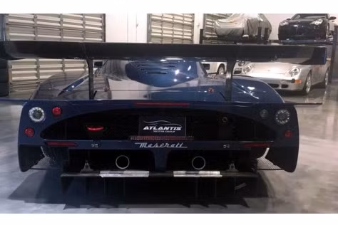 Ở thời điểm ban đầu, hãng xe Maserati chỉ định sản xuất đúng 25 chiếc MC12. Tuy nhiên tới năm 2005, hãng đã quyết định tạo ra thêm 25 chiếc nữa, khiến tổng số lượng MC 12 bản thương mại đạt 50 chiếc.