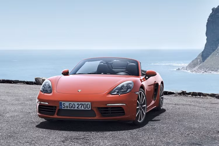 Khi cập bến thị trường Việt Nam, những chiếc Boxster có giá bán dao động từ 3,6 đến 4,5 tỷ đồng. Tuy nhiên, khác so với Thế giới, ở Việt Nam mức giá này khá cao và rất ít người có cơ hội sở hữu.