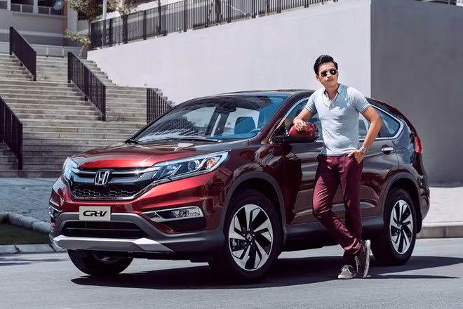 Trong khi đó, cái tên đến từ Nhật Bản là mẫu xe Honda CR-V có doanh số trong tháng 1/2017 khá ấn tượng với 419 chiếc. Tuy nhiên sự chênh lệch về giá bán khá lớn nếu so với đối thủ CX-5 đã khiến Honda CR-V "hụt hơi" trong thời gian gần đây. Hiện xe có giá bán 1,178 triệu đồng.