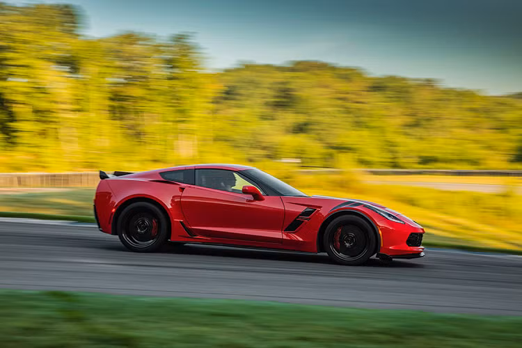 Theo thông tin từ phía GM Việt Nam cho hay, chiếc Corvette Grand Sport mới sở hữu động cơ V8 LT1 6.2 lít có khả năng sản sinh 460 mã lực cũng như tăng tốc từ 0 đến 100km chỉ trong 3.6 giây. Corvette Grand Sport 2017 chắc chắn sẽ là điểm sáng tại gian hàng Chevrolet tại Triển lãm VMS 2017 cùng nhiều điều thú vị khác nữa sẽ được hé lộ.