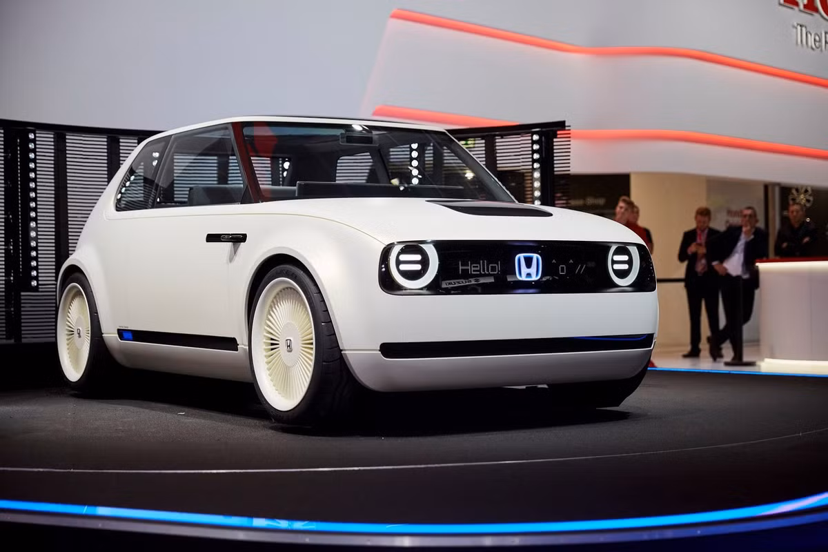 Tại Triển lãm Ôtô Frankfurt 2017, mẫu xe điện Urban EV Concept đã giành được nhiều sự chú ý nhờ thiết kế độc đáo, kết hợp hài hòa giữa phong cách cổ điển và hiện đại.