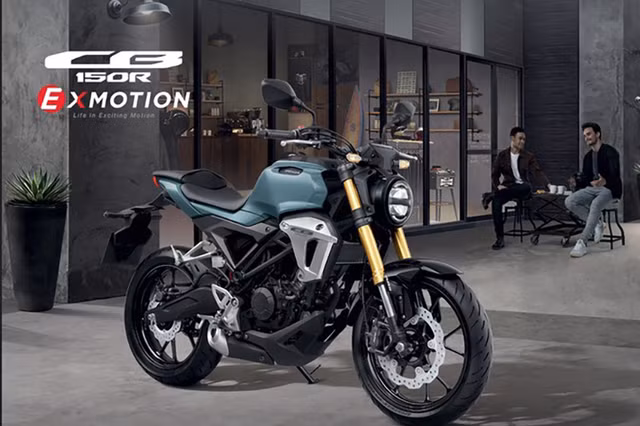 Bên cạnh đó, Honda còn tung ra thị trường 500 chiếc CB150R thuộc phiên bản Street Cafe giá 135.200 baht (khoảng 92,6 triệu đồng) và 1.000 chiếc CB150R Scrambler Cafe có giá 118.400 baht (khoảng 81 triệu đồng). Theo dự kiến, phiên bản Moriwaki Edition sẽ tới tay khách hàng vào tháng 10 tới đây.