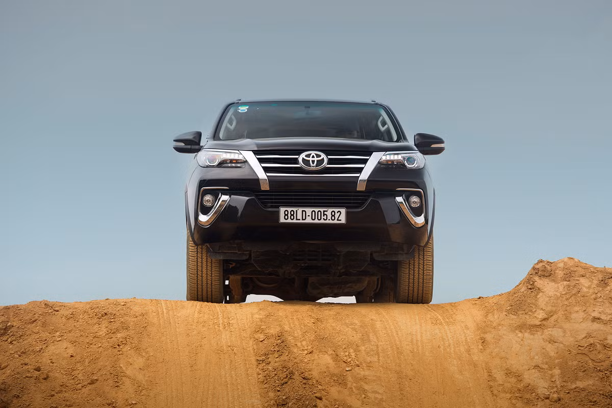 Trong tháng 8/2017, Toyota Fortuner vươn lên vị trí đầu tiên trong danh sách mẫu xe ôtô SUV bán chạy nhất với 1.808 xe, tăng đến 94% so với cùng kỳ năm ngoái. Đây cũng là tháng đánh dấu doanh số cao nhất từ trước đến nay kể từ khi ra mắt mẫu xe thể thao đa dụng này tại Việt Nam.
