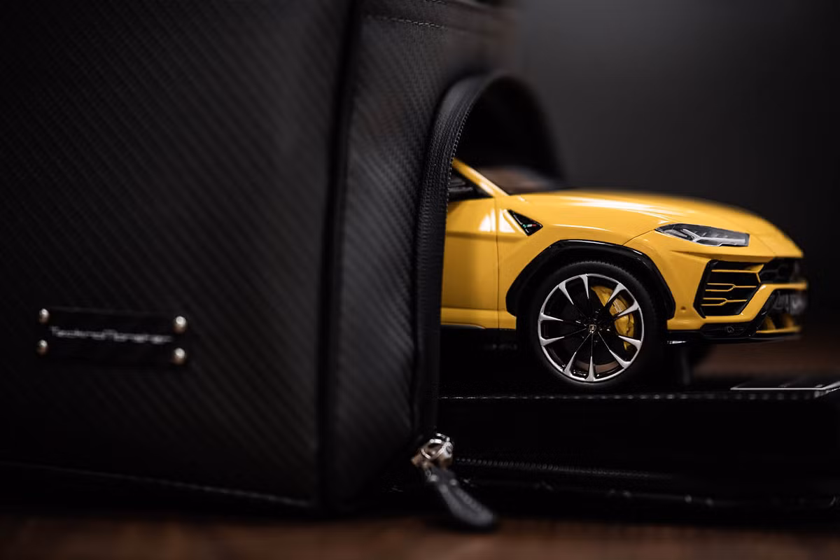 Lamborghini cũng tri ân khách hàng bằng những chiếc siêu SUV Urus mới dạng mô hình.