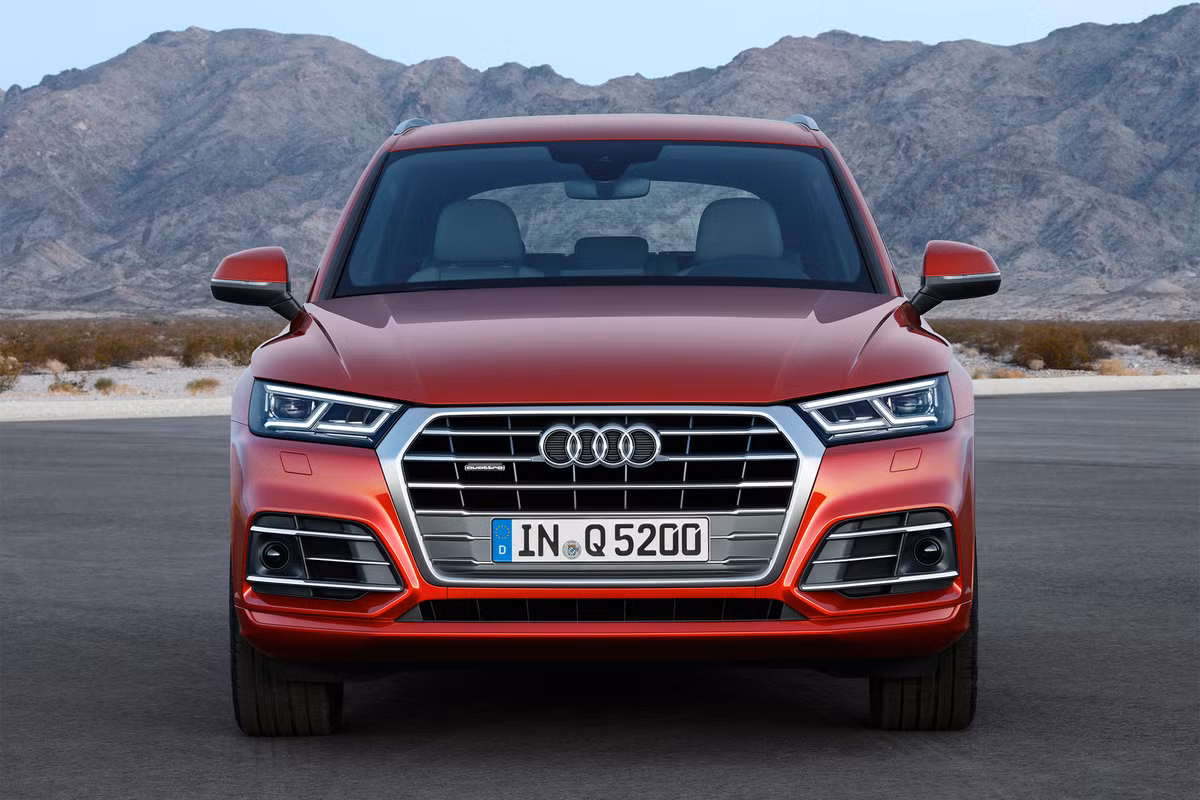 Động cơ Audi Q5 được trang bị hộp số tự động 7 cấp, công suất 252 mã lực tại 5000-6000 vòng/phút, mô men xoắn cực đại đạt 370 mã lực tại 1.600-4.500 vòng/phút và khả năng tăng tốc 0-100km chỉ trong 6,3s. Tại Việt Nam, mẫu xe này có giá dao động từ 2 đến 2,5 tỷ đồng tùy các phiên bản.