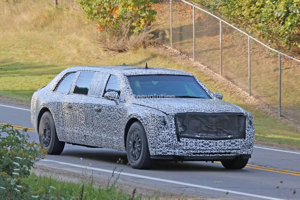 Siêu xe bọc thép này khỏe khoắn, hiện đại, là sự kết hợp khá ăn ý giữa SUV Cadillac Escalade và sedan CT6.