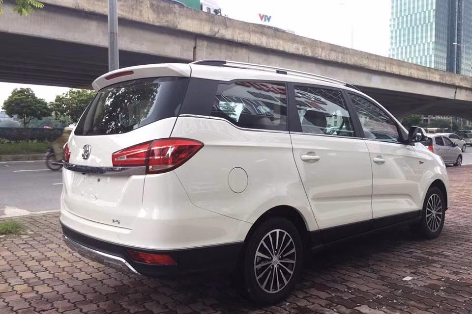 Tuy nhiên ,việc mang nhãn mác “made in China” rất có thể sẽ khiến cho mẫu xe BAIC F5 gía rẻ này sẽ bị khách hàng “gẻ lạnh” do tâm lý lo lắng về chất lượng sản phẩm vốn bị "kỳ thị" nhiều năm qua.