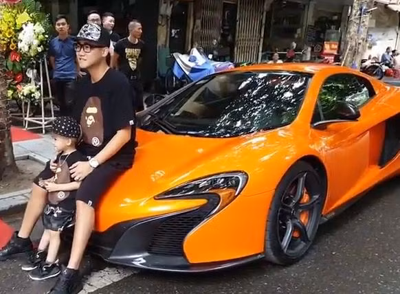 McLaren 650S Spider thuộc sở hữu của chồng Ngọc Thạch là một trong những siêu xe đắt nhất Việt Nam hiện nay. Đỗ Bình Dương là người thứ hai ở Việt Nam sở hữu siêu xe này.