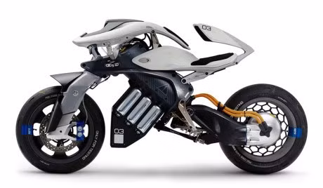 MOTOROiD sở hữu thiết kế như một robot trên 2 bánh, mang phong cách dị thường kiểu như trong các bộ phim khoa học viễn tưởng. Mẫu xe mới này sở hữu hệ thống treo và chuyển hướng độc nhất vô nhị, chưa từng thấy trên một chiếc xe nào khác. Thiết kế yên xe rất ôm người và chỉ dành riêng cho một người.