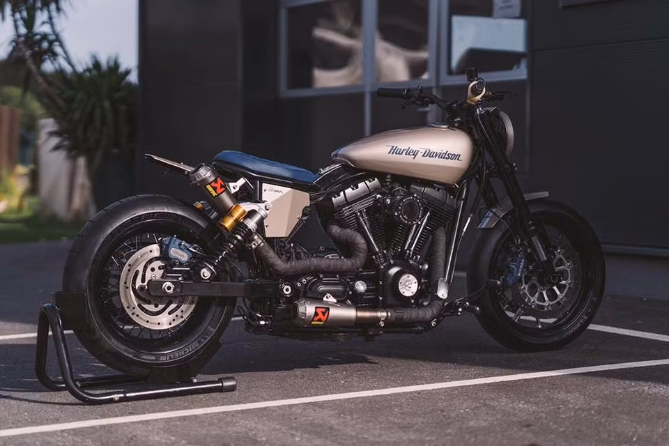 Vào tháng 8/2017 vừa qua, hãng xe môtô đình đám Mỹ đã chính thức khai tử dòng xe môtô Harley-Davidson Dyna, đây không chỉ là kết thúc buồn cho dòng xe này mà còn là “cú sốc” đối với những người hâm mộ Dyna.