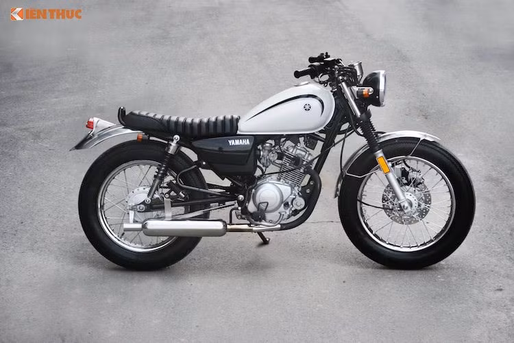 Cuối cùng là mẫu môtô Yamaha YB125SP phiên bản 2017 với tghieets kế dạng naked-bike cổ điển. Xe được sản xuất bởi Yamaha tại Trung Quốc và xuất sang thị trường Nhật Bản. Mẫu xe này được nhập về thị trường Việt Nam bởi một số nhà phân phối không chính hãng với mức giá khoảng hơn 40 triệu đồng. 