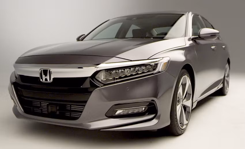 Mẫu xe đồng hương, đối thủ của Toyota Camry 2018 sẽ bán ra đầu tiên vào mùa thu này tại Mỹ. Hiện tại giá bán vẫn chưa được công bố.