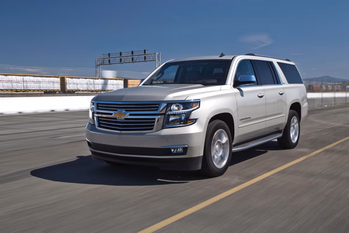 Đầu tiên là mẫu SUV cỡ lớn cực hầm hố của GM là Chevrolet Suburban và người anh em cùng nền tảng với nó là GMC Yukon cùng nhận được mức điểm tối thiểu trong tất cả các hạng mục đánh giá về độ bền của J.D Power cũng như Consumer Reports (CR).