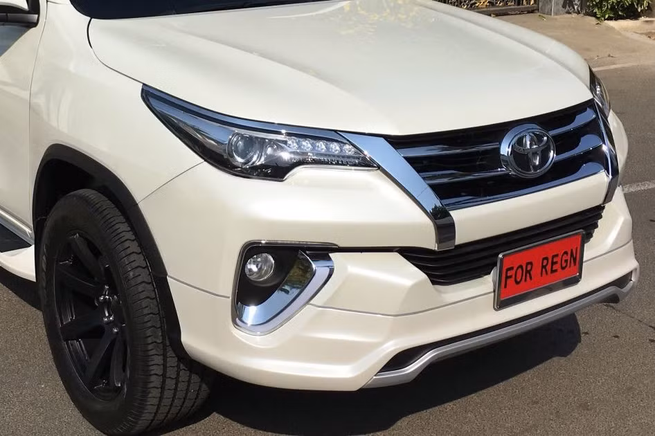 Bản thứ hai là khối động cơ xăng 4 xy-lanh, dung tích 2,7 lít, tạo ra công suất tối đa 112 kW tại vòng tua máy 5.200 vòng/phút và mô-men xoắn cực đại 245 Nm tại vòng tua máy 4.000 vòng/phút. Sức mạnh được truyền tới bánh thông qua hộp số tự động 6 cấp.
