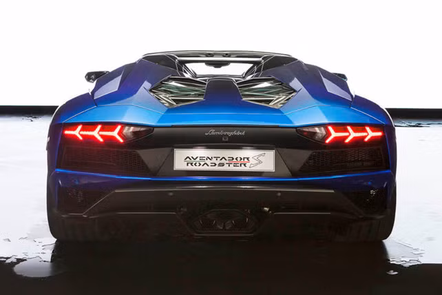 Trong “Lamborghini Day 2017”, trung tâm thành phố Tokyo đã chứng kiến một cuộc diễu hành của hơn 80 loại Lamborghini hiện đại, đi qua khu vực nổi tiếng của Tháp Tokyo và trung tâm thời trang Ginza. Nguồn ảnh: vwvortex.com