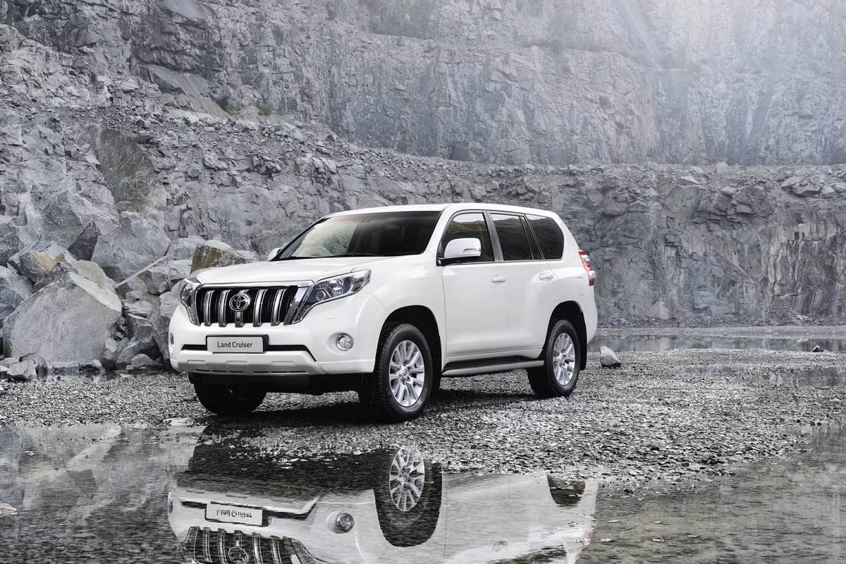 Đối với phiên bản Land Cruiser VX có mức giảm giá lên tới 25 triệu đồng kèm theo mức giá công bố là 3625 triệu đồng.