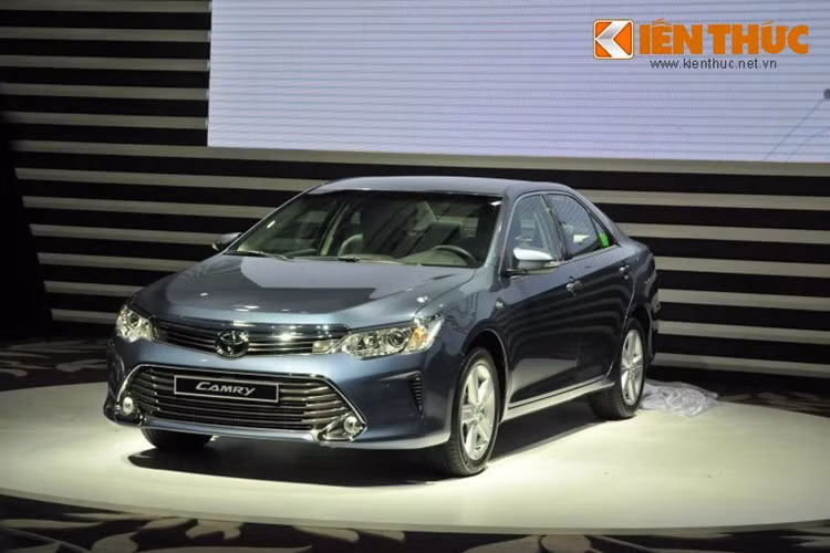 Trong số những mẫu xe ôtô Toyota tại Việt Nam (TMV), Camry là mẫu xe có mức giảm cao nhất với mức giảm giá tùy từng phiên bản 2.0E 2.5Q, 2.5G lần lượt là 120 triệu đồng, 110 triệu đồng và 90 triệu đồng.