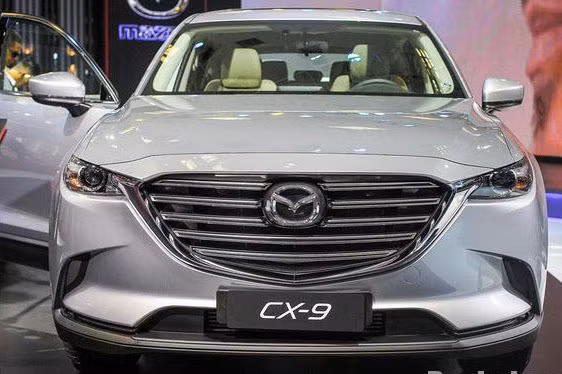 Trong khi đó, tại thị trường Việt Nam hiện vẫn chưa rõ nhà phân phối chính thức mẫu xe này là THACO Trường Hải có ý định phân phối mẫu Mazda CX-9 hay không, hay sự xuất hiện của chiếc xe tại triển lãm VMS 2016 chỉ mang tính chất trưng bày...?