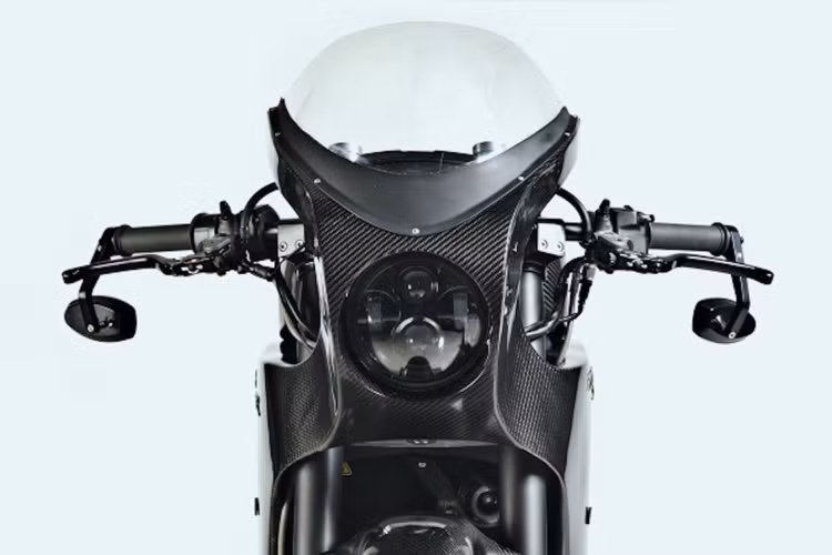 Tay độ xe có tên Ram Ram tới từ xưởng White Collar Bike nổi tiếng Indonesia đã tìm cách độ lại kiểu dáng chiếc xe thay vì vẻ bề ngoài nguyên bản không gây được ấn tượng của chiếc xe. 