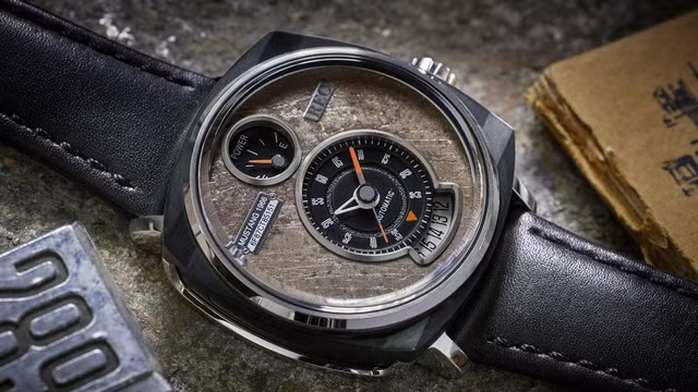 Tuổi thọ của pin đồng hồ được thiết kế hiển thị tương tự với đồng hồ báo xăng. Những chi tiết nhỏ nhất cũng sẽ được chế tạo để bắt chước đặc điểm trên những chiếc Mustang cũ.