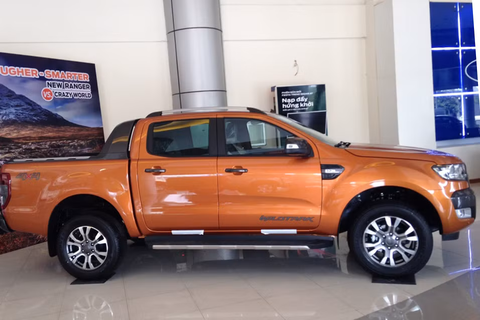 Loat xe oto Ford tai Viet Nam bat ngo "dai ha gia"-Hinh-7