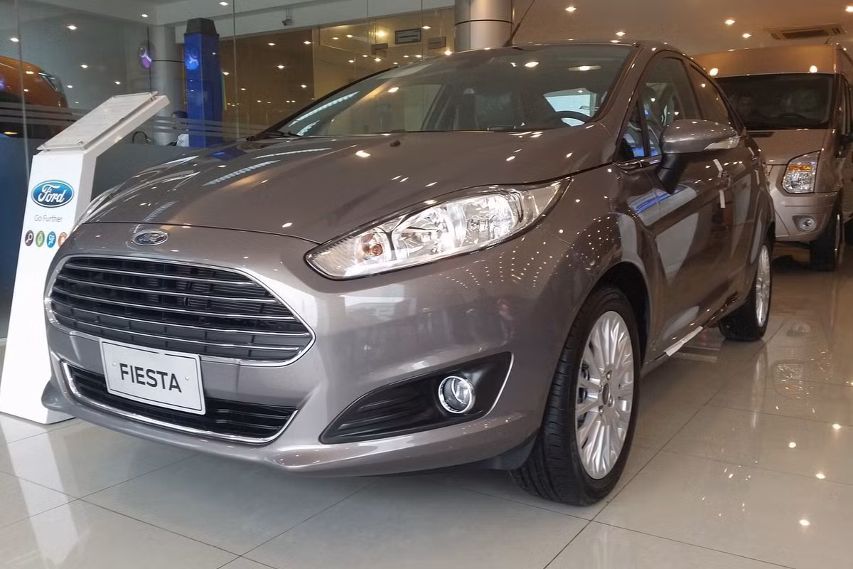Loat xe oto Ford tai Viet Nam bat ngo "dai ha gia"-Hinh-2