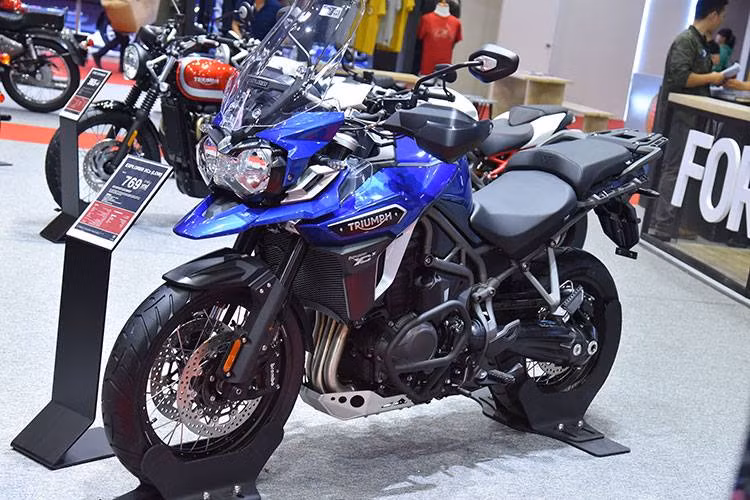 Mẫu xe đắt tiền nhất là Explorer XCx có giá lên đến 769 triệu đồng. Explorer XCx được trang bị động cơ 4 xy-lanh, dung tích 1.215 cc, công suất 139 mã lực và 123 Nm, kết hợp với hộp số 6 cấp. Đối thủ chính của dòng xe này là BMW GS1200 Adventure.